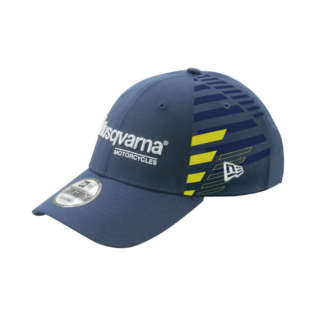 Husqvarna Team Curved Cap 2024 by New Era® – Topi Curved Cap Resmi Husqvarna, One Size
