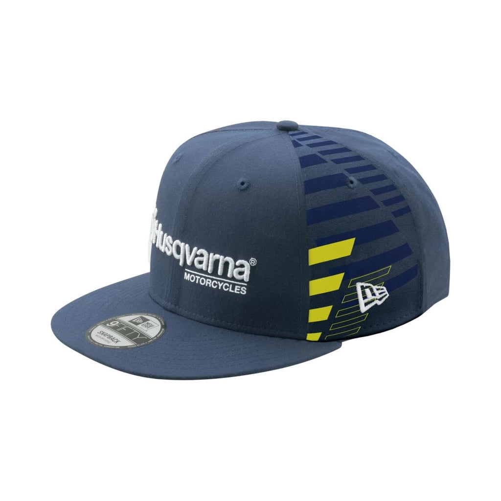 Husqvarna Team Flat Cap by New Era® – Topi Flat Cap Resmi Husqvarna, One Size